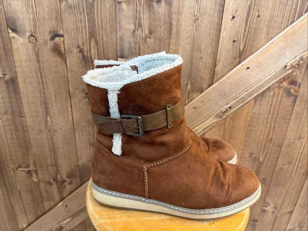 White Mountain Women’s Size 10M Brown Faux Suede Sherpa Lined Winter Boots Buckl